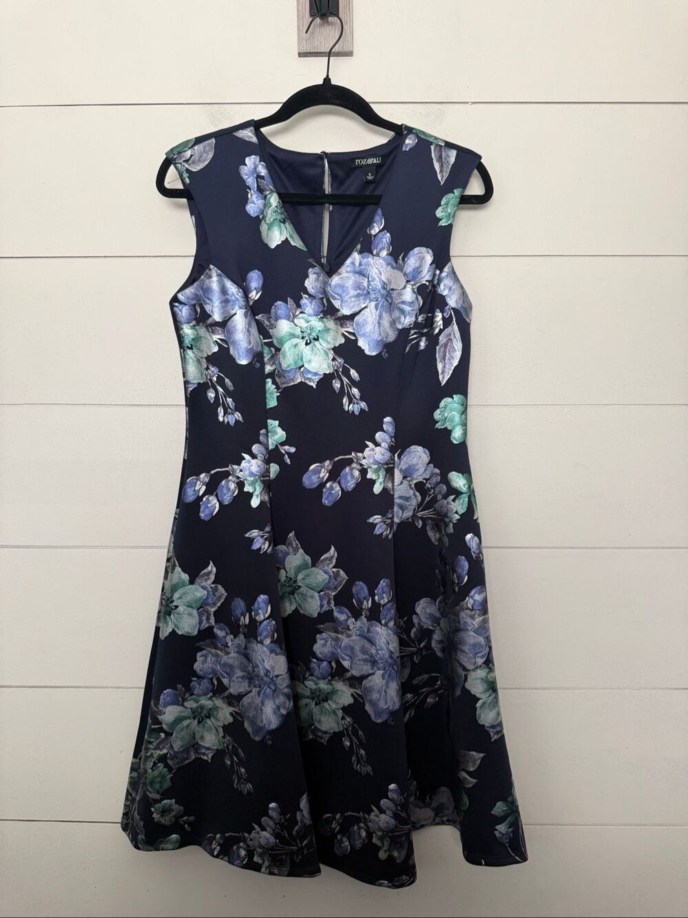 Roz and Ali Women’s 6 Navy Blue Floral Vneck Dress Above Knee